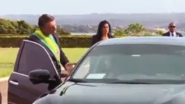 Bolsonaro discute com Michelle quando ela estava no carro