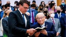 Bolsonaro e o pastor José Wellington Bezerra durante evento da Assembleia de Deus, em Belém, em fevereiro deste ano.