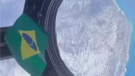 Na postagem em sua rede social, mandou um "olá" ao Brasil, exibindo a bandeira do país.