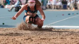 Lorena Spoladore garantiu o ouro no salto em distância classe T11.