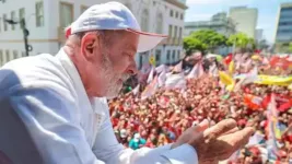 O ex-presidente Lula (PT) durante ato de campanha em Recife.