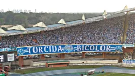 Torcida do Paysandu presente nas arquibancadas do estádio Mangueirão