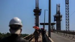 Obras de reconstrução da ponte de Outeiro.