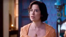 Paloma Duarte interpretando Heloísa Camargo, sua personagem na novela "Além da Ilusão".