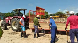 A limpeza foi realizada na manhã desta segunda-feira (19).