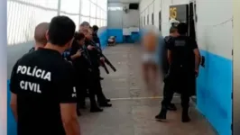 Policiais civis da 19ª DP (P Norte) cumprem mandado de busca e apreensão em penitenciária de Rondonópolis (MT)