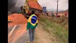 Os protestos organizados pelos caminhoneiros, apoiadores de Jair Bolsonaro, fecharam as principais rodovias do país