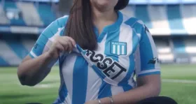 O Racing anunciou sua camisa projetada especialmente para facilitar a vida das mães que pretendem amamentar seus filhos na arquibancada do seu estádio