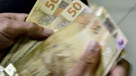 O adiantamento da primeira parcela do 13º salário contemplará mais de 100 mil servidores do Estado e vai injetar cerca de R$ 312 milhões na economia paraense.