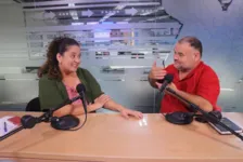 Momento de especial durante a gravação do último podcast da série "Um Círio de Todos" com a jornalista Haynna Hálex e o professor Márcio Neco.