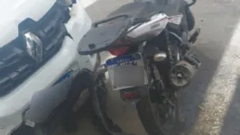 Colisão da moto do suspeito com carro acabou decepando dedo de fugitivo