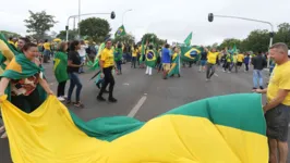 Bolsonaristas fazem manifestação em frente ao QG em Brasilia.