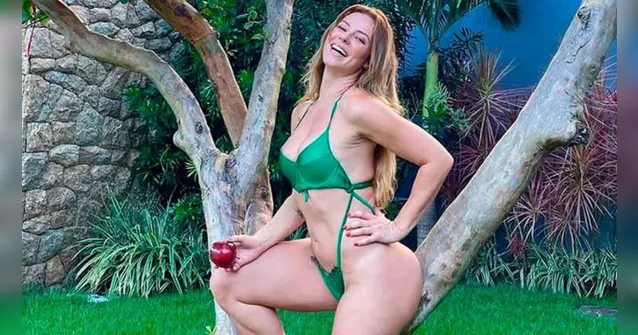 Imagem ilustrativa da notícia De biquíni, Paolla Oliveira rebola e ganha tapa no bumbum
