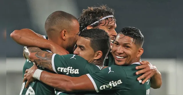Imagem ilustrativa da notícia Com um a menos, Palmeiras vence Botafogo e segue imparável