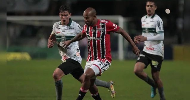 Imagem ilustrativa da notícia São Paulo e Coritiba duelam por objetivos opostos na Série A