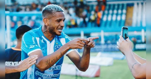 Imagem ilustrativa da notícia Herói bicolor, Danrlei celebra gol e redenção pelo Paysandu