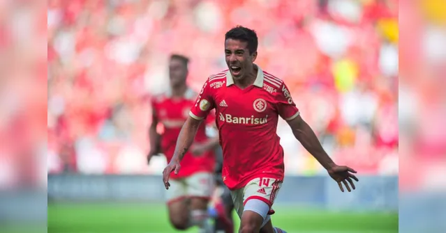 Imagem ilustrativa da notícia Internacional vence Santos e assume vice-liderança