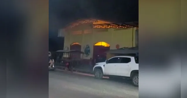 Imagem ilustrativa da notícia Vídeo: mercado municipal de Garrafão do Norte pega fogo 