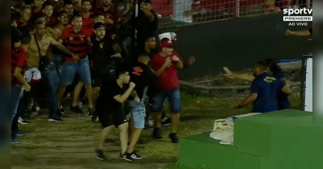 Imagem ilustrativa da notícia Vídeos: Após gol do Vasco, torcida do Sport invade campo