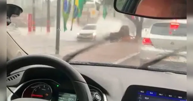 Imagem ilustrativa da notícia Trânsito em tempo real: chuva causa alagamentos em Belém