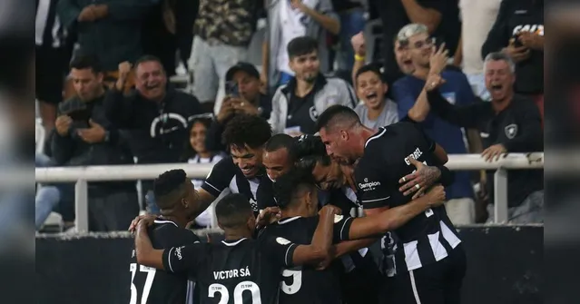 Imagem ilustrativa da notícia Botafogo vence Coritiba em casa e fica em 10º no Brasileiro
