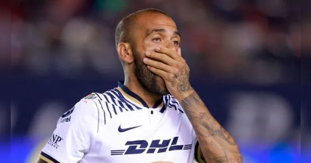 Imagem ilustrativa da notícia Daniel Alves fala sobre perder a Copa após anúncio de lesão