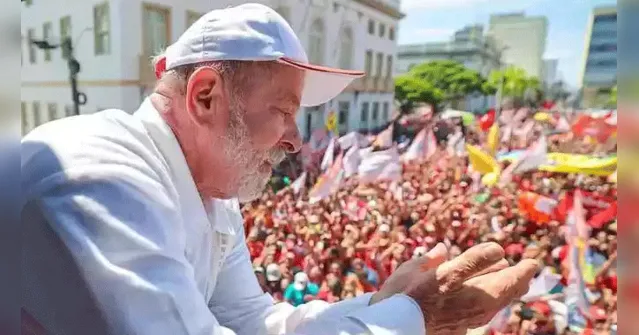 Imagem ilustrativa da notícia Lula encerra campanha com 'desfile de Carnaval' na Paulista