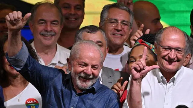 Imagem ilustrativa da notícia PT avalia reajuste maior do salário mínimo no 1° ano de Lula