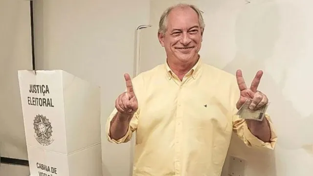 Imagem ilustrativa da notícia Ciro Gomes vota em Fortaleza e diz ser a sua última eleição
