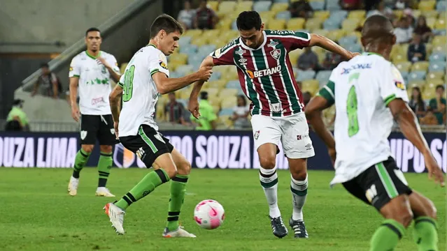 Imagem ilustrativa da notícia América-MG vence Fluminense e provoca vaias no Maracanã