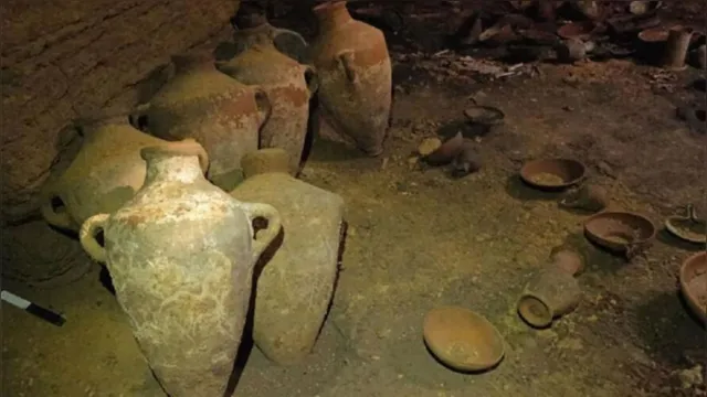 Imagem ilustrativa da notícia Caverna intocada com objetos bíblicos é encontrada em Israel