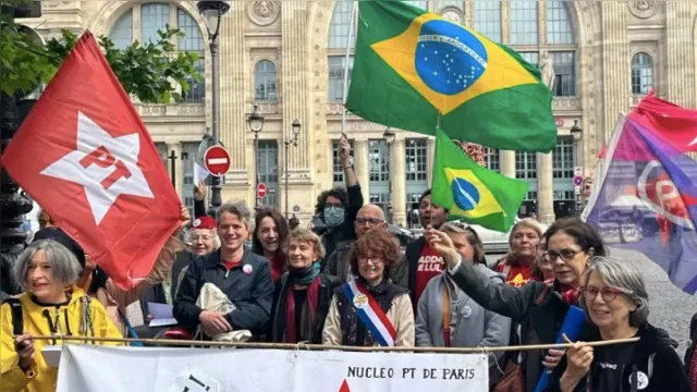 Imagem ilustrativa da notícia Lula ganha de "7 a 1' de Bolsonaro em Paris