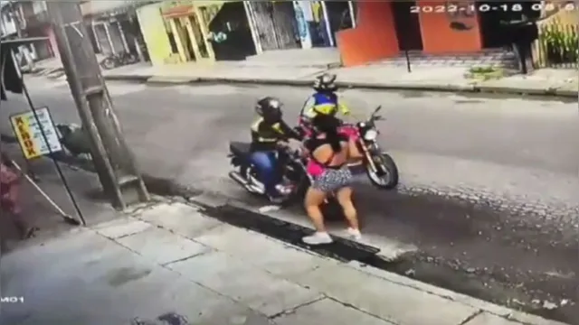Imagem ilustrativa da notícia Vídeo: falsos mototaxistas assaltam pedestres em Belém