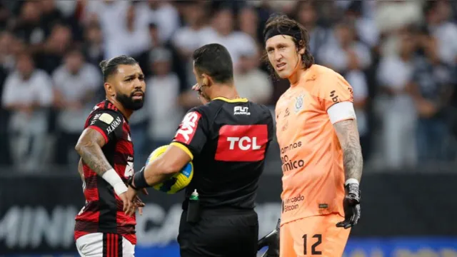 Imagem ilustrativa da notícia Fla e Corinthians tentam controlar jogo e árbitro em final