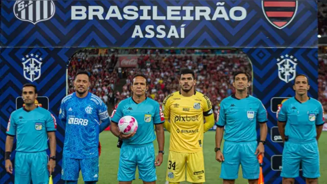 Imagem ilustrativa da notícia CBF afasta árbitros de Flamengo e Santos após erro grotesco