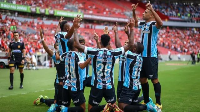 Imagem ilustrativa da notícia Grêmio atropela Náutico e crava volta à elite do Brasileirão