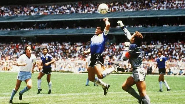 Imagem ilustrativa da notícia Bola do gol da "mano de Dios" de Maradona será leiloada