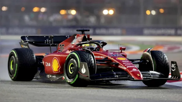 Imagem ilustrativa da notícia Leclerc voa no fim e fica com a pole position em Singapura