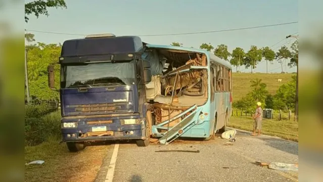 Imagem ilustrativa da notícia Tragédia: colisão deixa pelo menos 5 mortos na PA-253