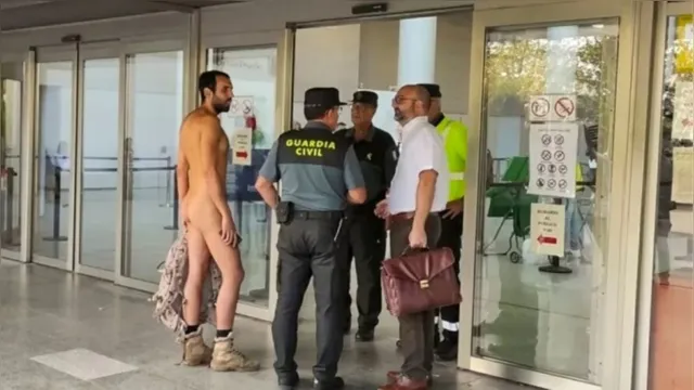 Imagem ilustrativa da notícia Homem condenado por ir pelado à delegacia vai
nu ao tribunal 
