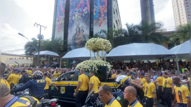 Imagem ilustrativa da notícia Fiéis se reúnem em frente à RBA para assistir o traslado