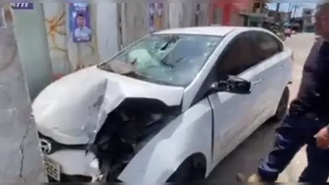 Imagem ilustrativa da notícia Vídeo: carro usado para crimes colide após perseguição