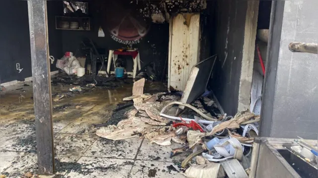 Imagem ilustrativa da notícia Vídeo: incêndio destrói restaurante em Belém