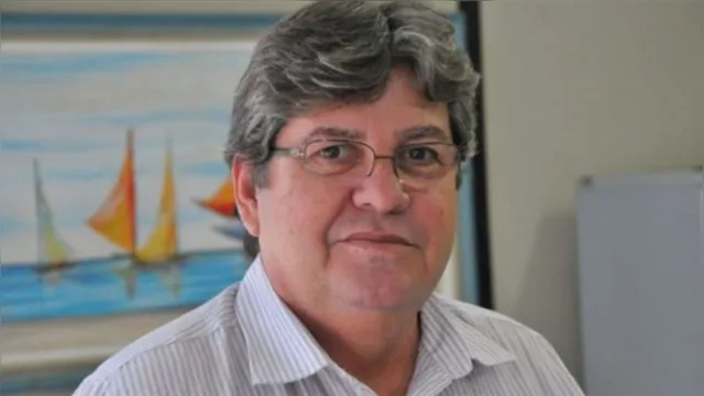 Imagem ilustrativa da notícia João Azevedo é reeleito governador da Paraíba