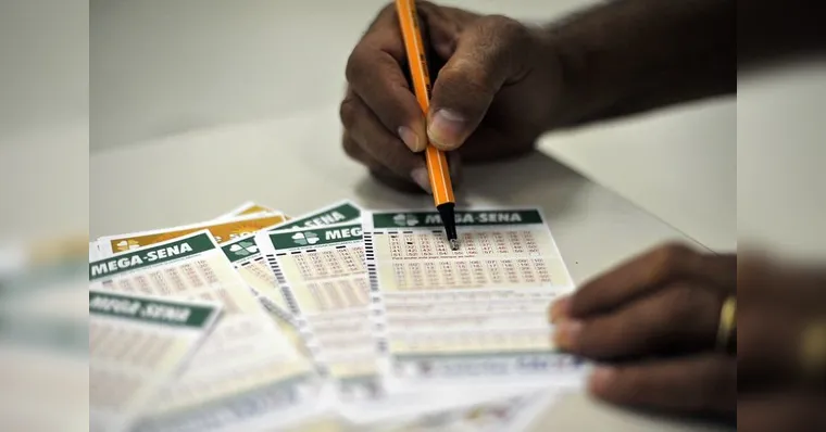 Imagem ilustrativa da notícia Mega-Sena pode pagar R$ 130 milhões neste sábado