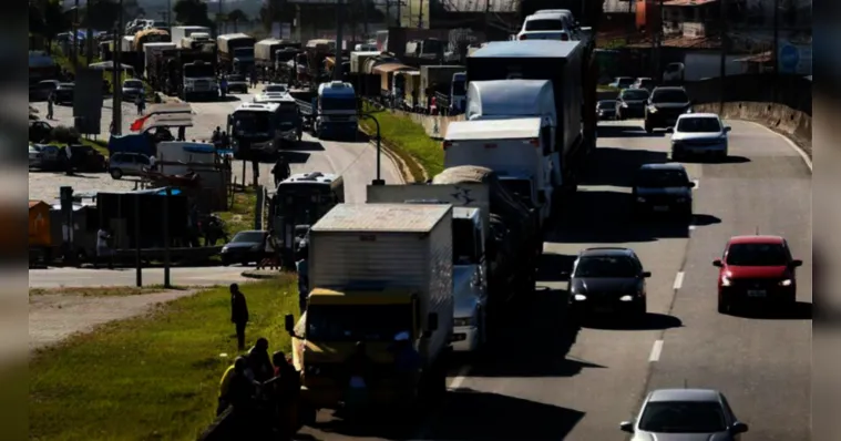 Imagem ilustrativa da notícia Caminhoneiros e taxistas recebem benefícios no sábado (24)