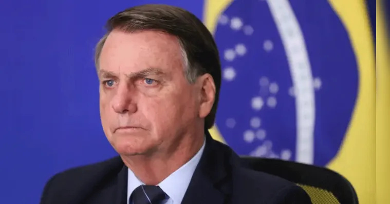 Imagem ilustrativa da notícia Bolsonaro acorda, chega ao Planalto e mantém silêncio 