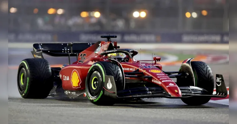 Imagem ilustrativa da notícia Leclerc voa no fim e fica com a pole position em Singapura