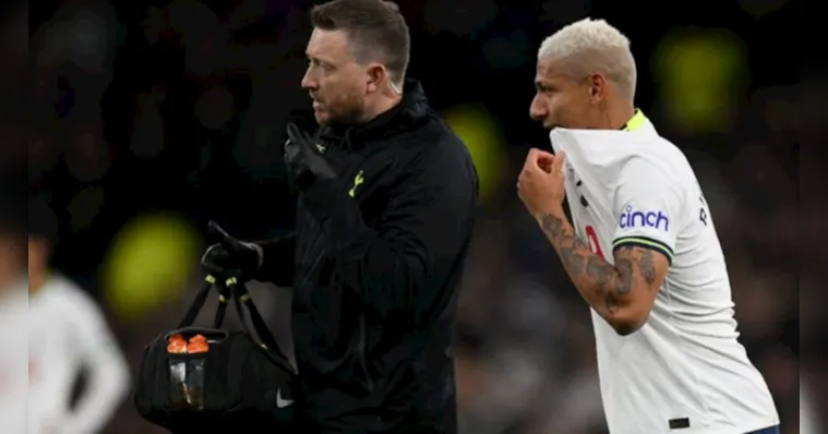 Imagem ilustrativa da notícia  Com dores, Richarlison teme lesão antes da Copa do Catar