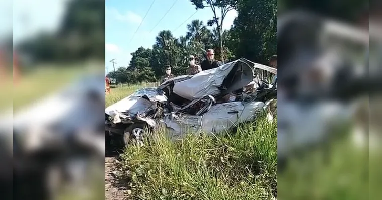 Imagem ilustrativa da notícia Vídeo: motorista morre após colisão entre ônibus e carro